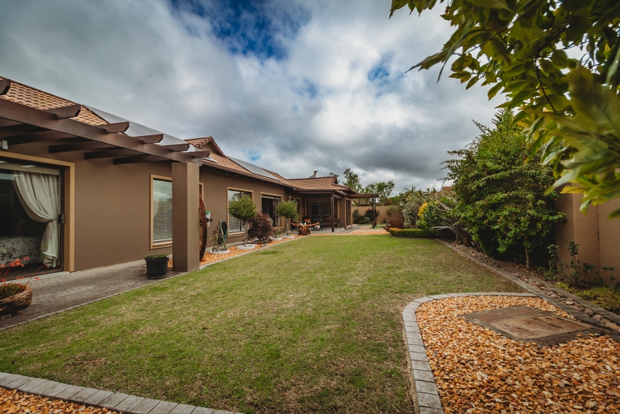 4 Bedroom Property for Sale in Earls Court Lifestyle Estate Western Cape
